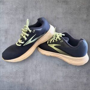 Brooks women’s size 8 pre owned